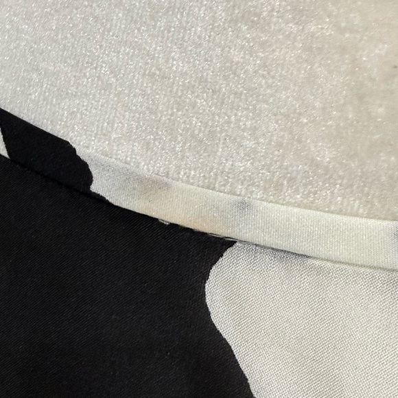 TILLEY NWT Women’s Small Slouchy Silk Tee Black Ikat Print Short Sleeve $220 - Picture 8 of 15